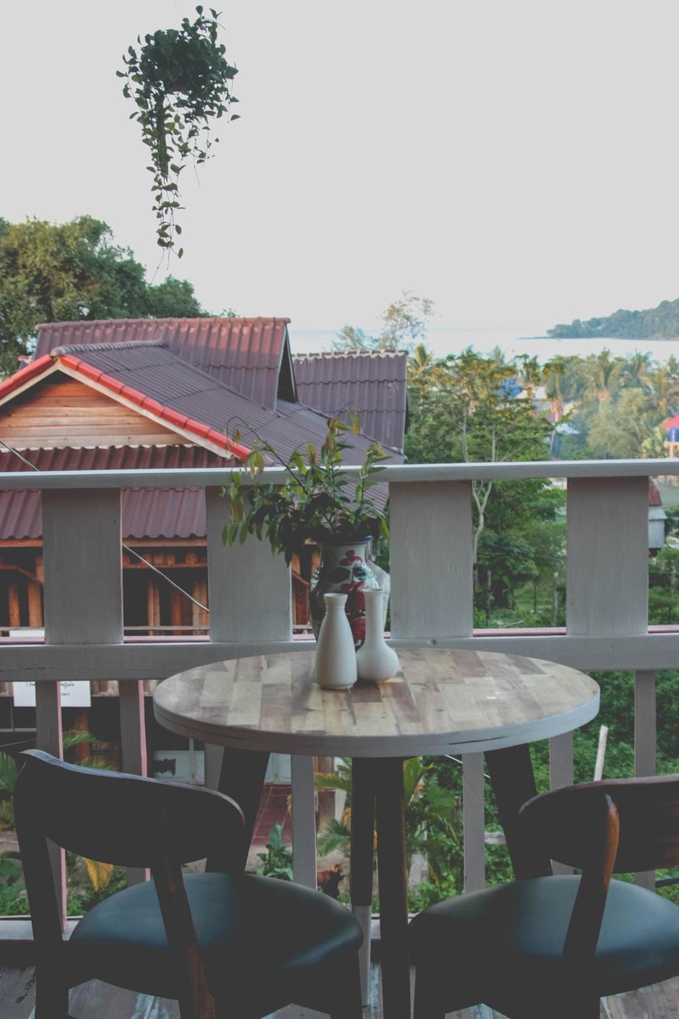 Dahlia Guesthouse Koh Rong Sanloem Esterno foto